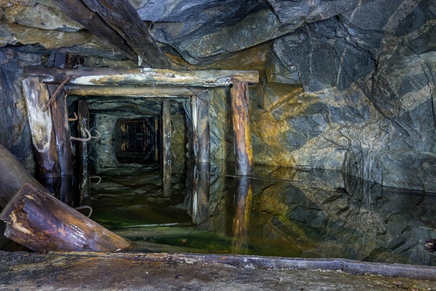 Подземная плотинка