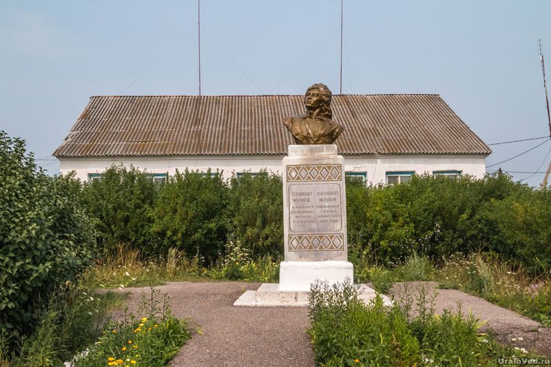 Памятник в Юлаево (бывшее Шаганаево)